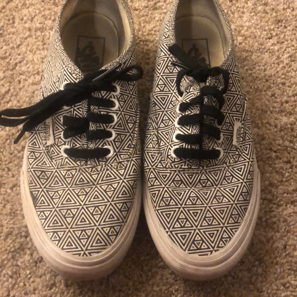 Black/white vans
